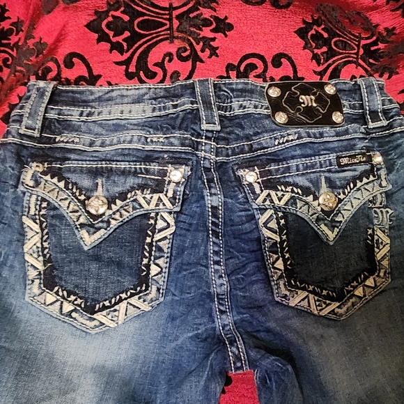 32 Miss Me Blue Embellished Women's Capri Jeans - Picture 1 of 6
